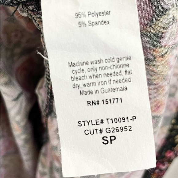 Kaileigh X Stitch Fix Cairo Front Twist Detail Knit Top Floral NWT - Picture 11 of 13